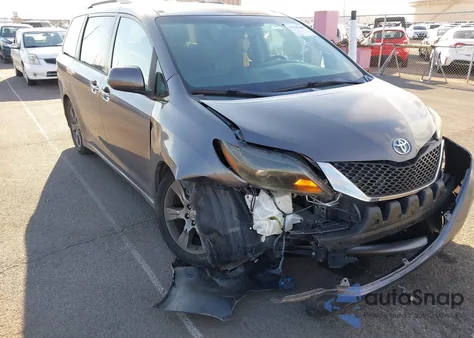 2015 Toyota Sienna Se 8 Passenger/Se Premium 8 Passenger z USA, uszkodzony, nr VIN 5TDXK3DC6FS586661